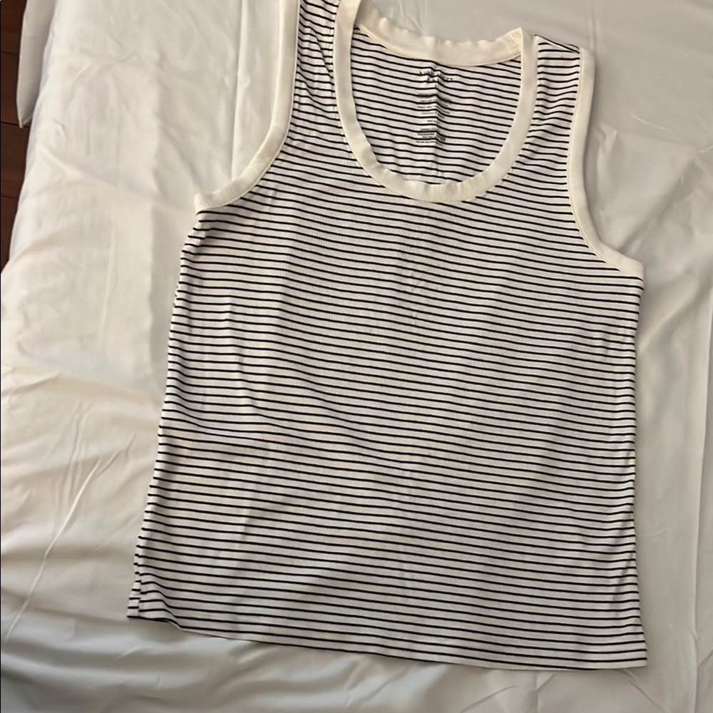 Nine West women’s top. Large